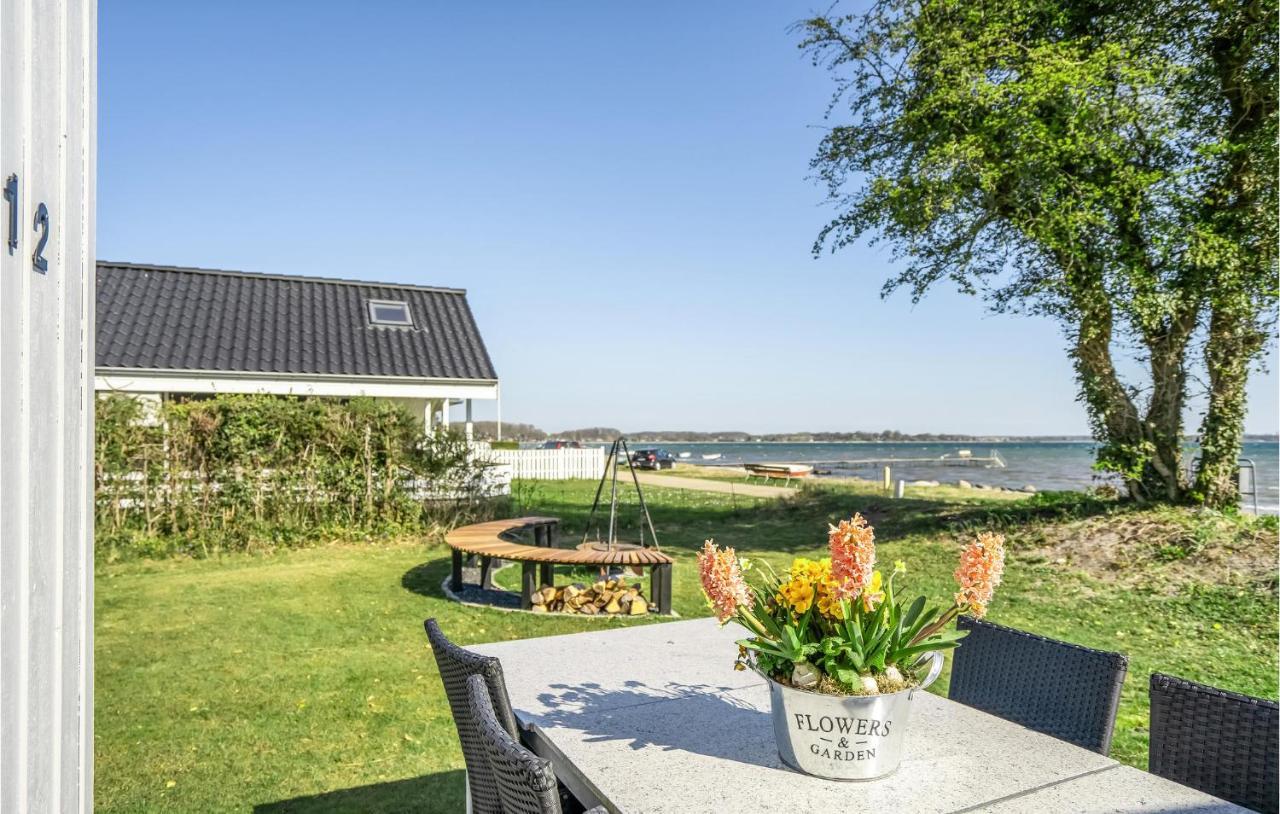 Beach Front Home In Sjolund With Kitchen Extérieur photo